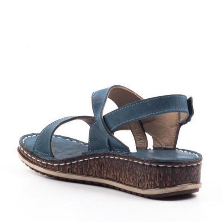 Sandales ergonomiques femme: Brides ajustables et légères, conçues pour un été actif et confortable.