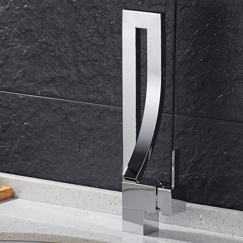 Robinet mitigeur de lavabo moderne, fonctionnel et esthétique pour toute salle de bain.