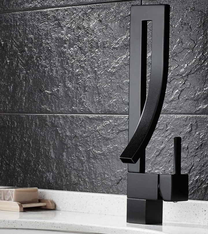 Robinet de plomberie durable pour lavabo, design moderne et élégant, améliore votre espace.