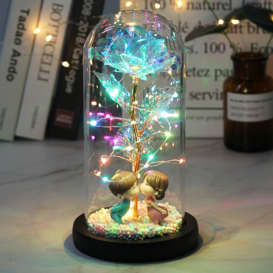 Rose éternelle rouge sous cloche en verre avec LED, décoration lumineuse élégante.