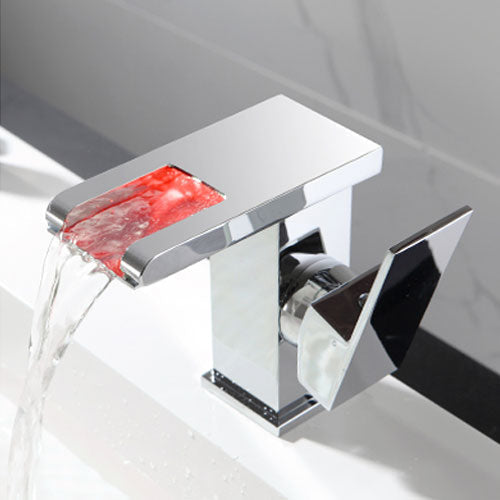 Robinet mitigeur LED design pour salle de bain, avec éclairage couleur selon la température de l'eau.