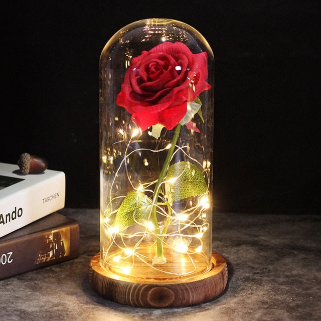 Rose rouge éternelle illuminée par des LED, un cadeau mémorable et décoratif.