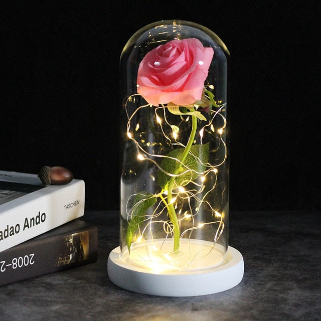 Lampe de chevet: rose éternelle et LED sous cloche de verre, lumière douce.