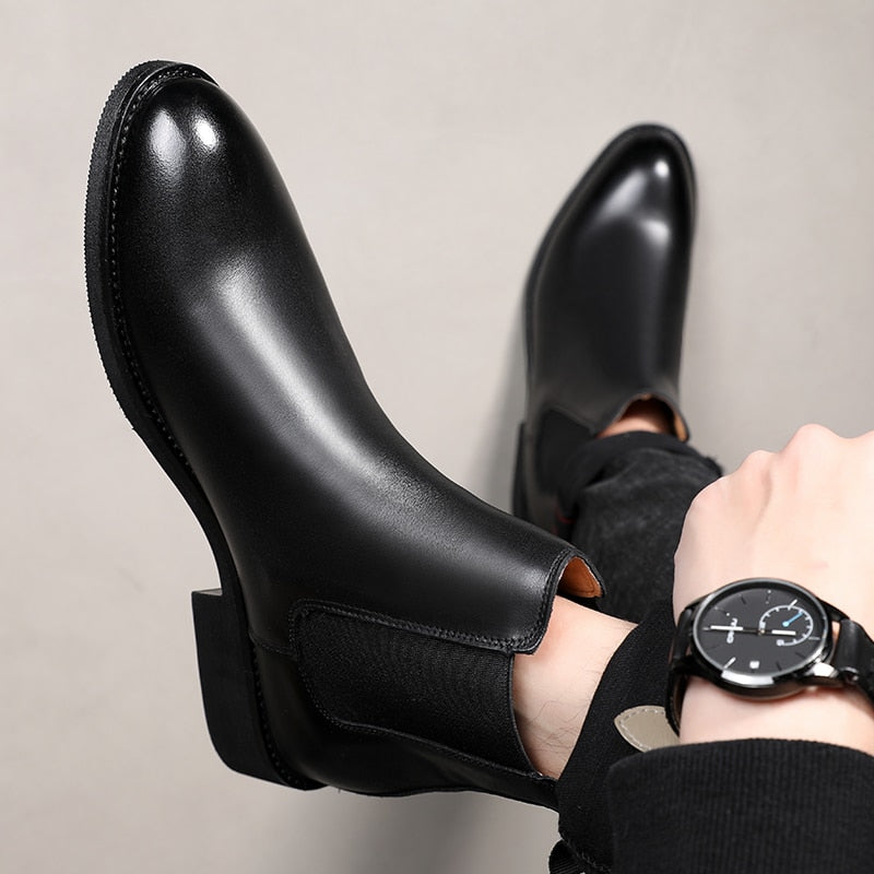 Chaussures bottines homme chic, style italien, idéales automne-hiver. Confort et design raffiné pour homme élégant.