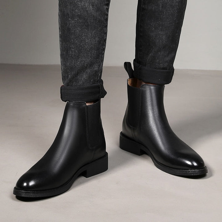 Bottines homme en cuir noir, élégance italienne, confort optimal. Chaussures polyvalentes pour un look chic.