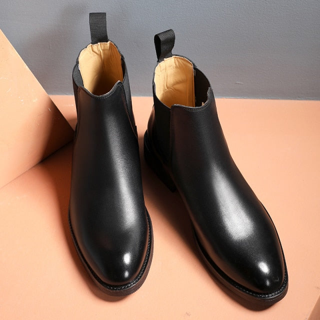 Bottines homme confortables, design italien raffiné. Chaussures élégantes et polyvalentes pour look sophistiqué.