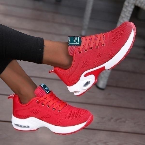 Baskets femme pour sport et usage quotidien, offrant un maintien ergonomique et un confort durable.