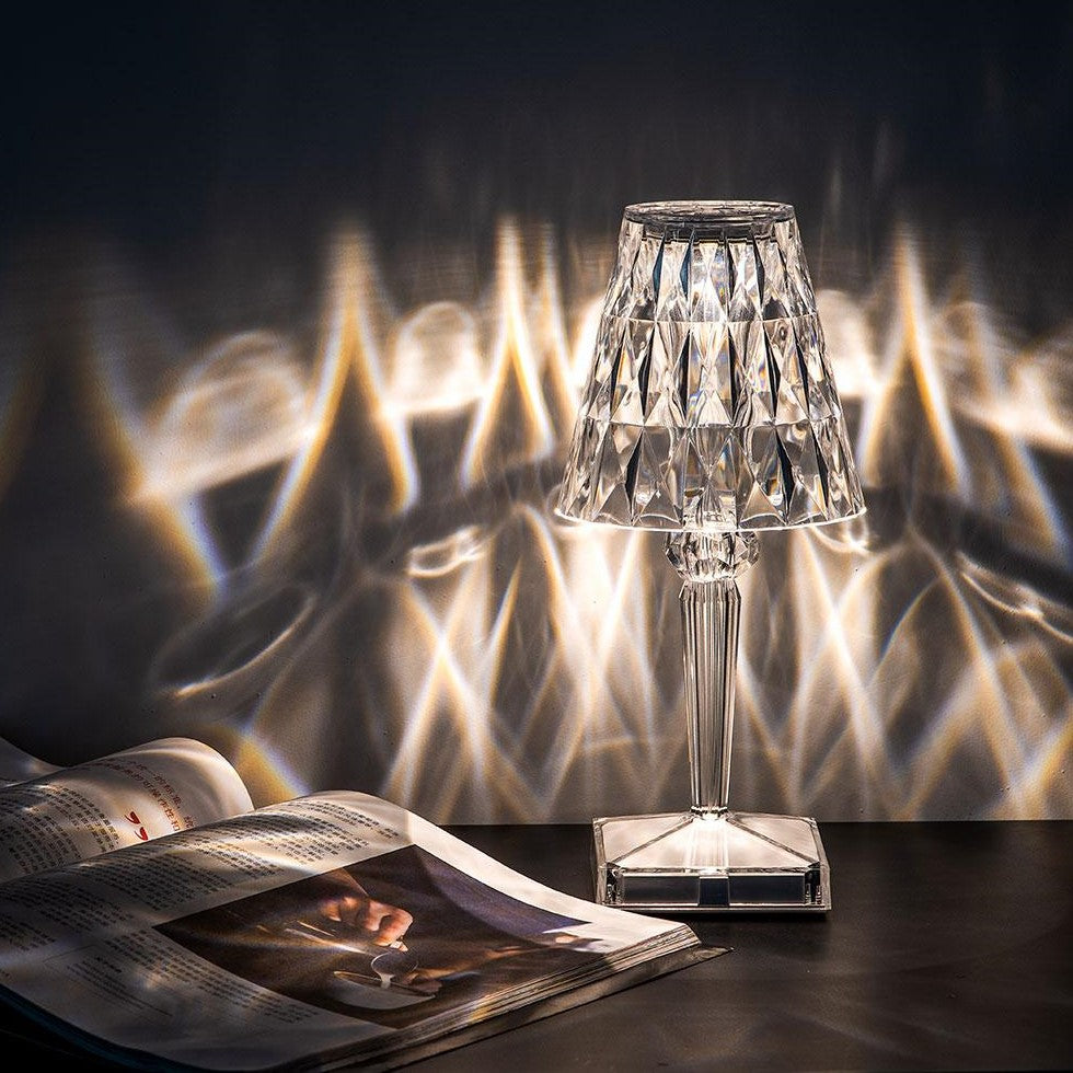 Lumière LED design en cristal acrylique, lampe de table tactile et rechargeable. Décoration de luxe.