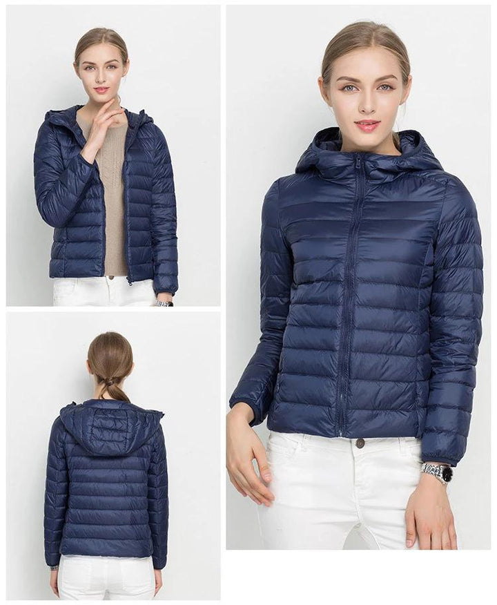 Doudoune femme moderne à capuche. Légère, confortable et parfaite pour la mi-saison.