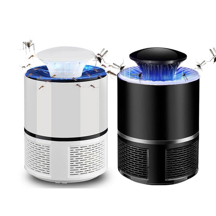 Piège à moustiques électrique innovant avec lumière UV, pour un environnement intérieur sans insectes.