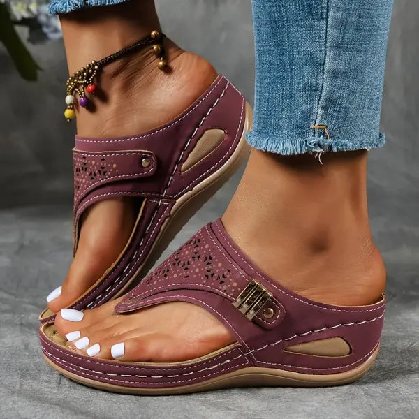 Élégantes sandales orthopédiques femme, parfaites pour le confort d'été et quotidien. Design chic et polyvalent.