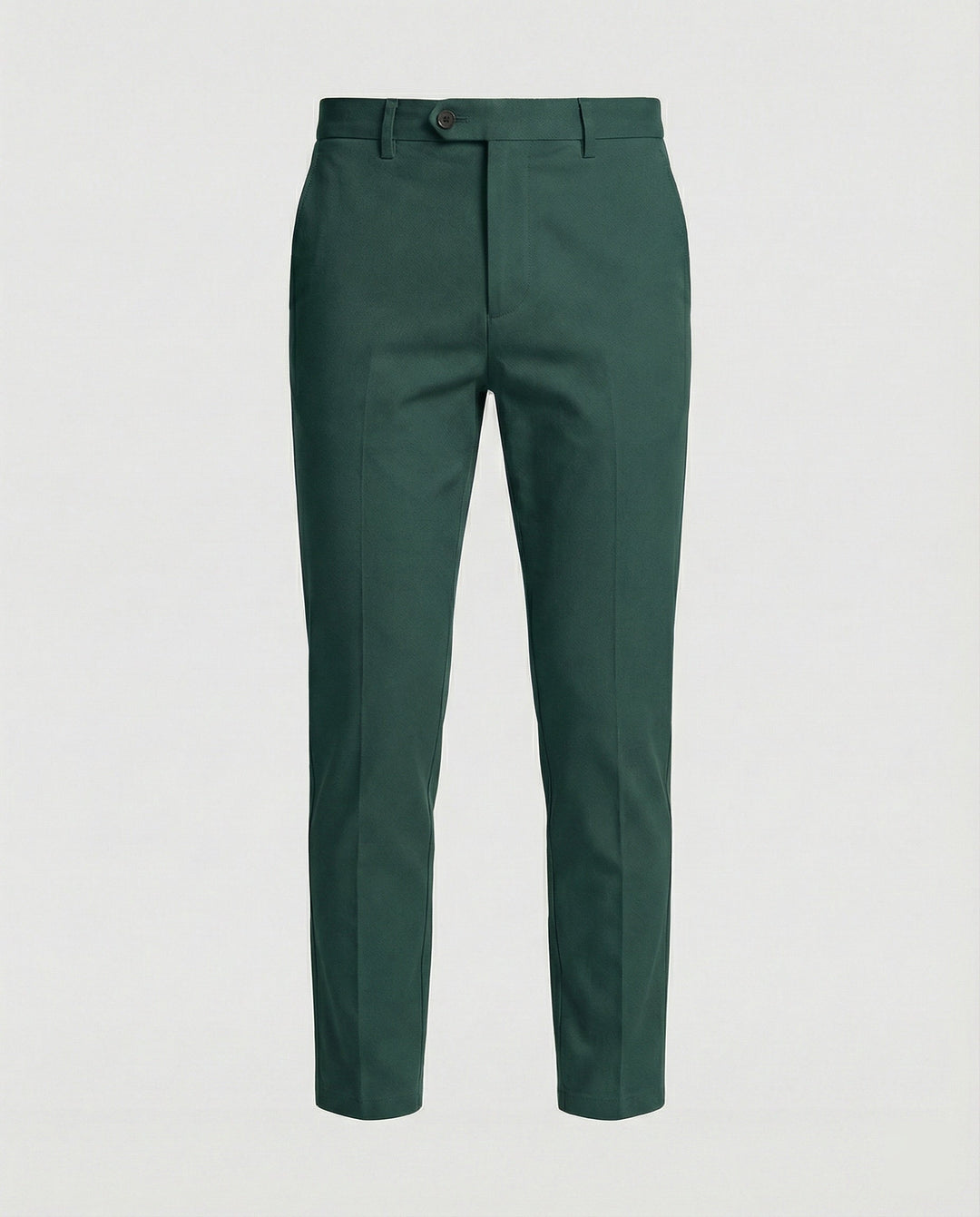Ce chino homme offre une élégance intemporelle et un confort optimal pour toutes les occasions.