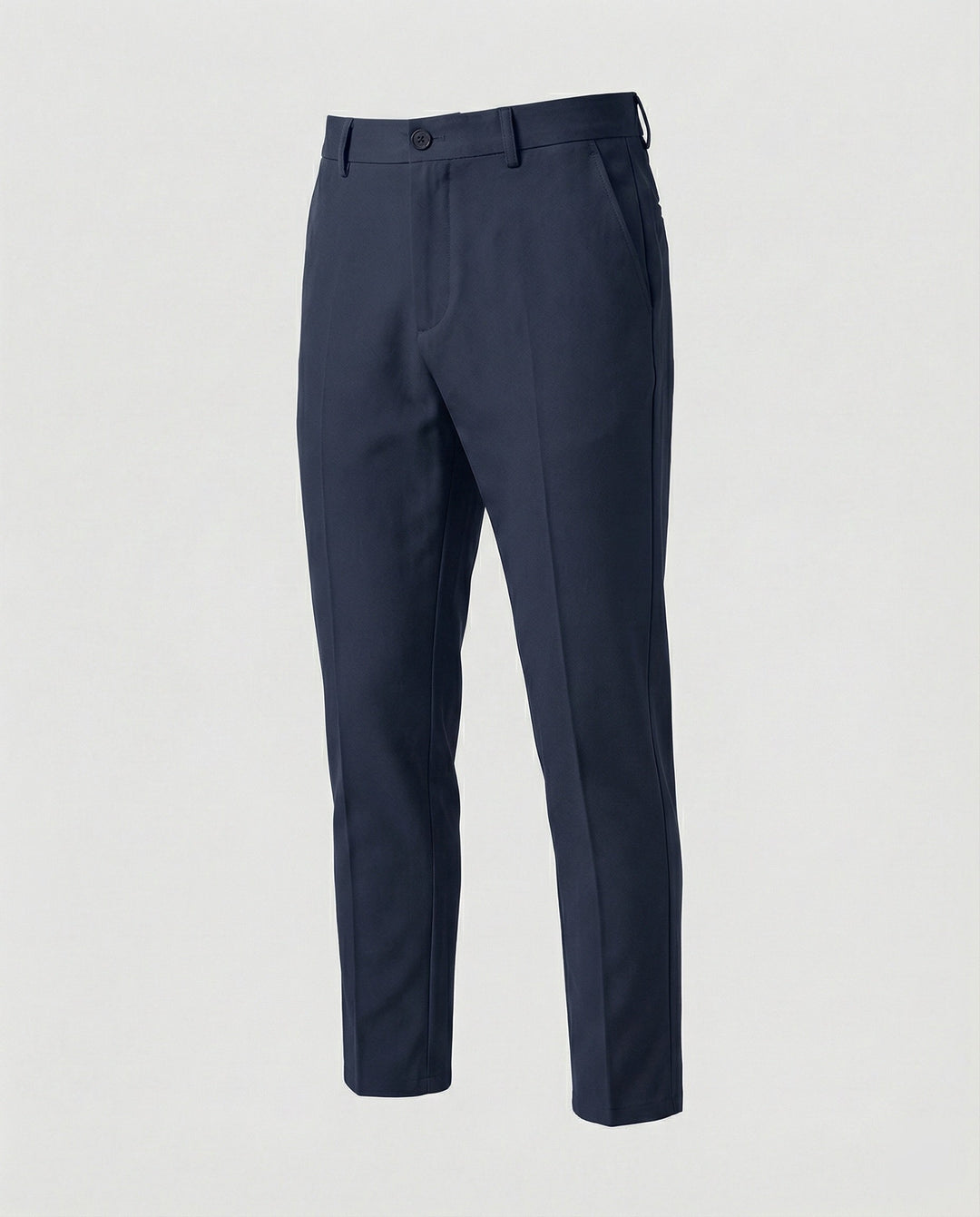 Pantalon chino homme polyvalent en coton, alliant confort optimal et style moderne au quotidien.
