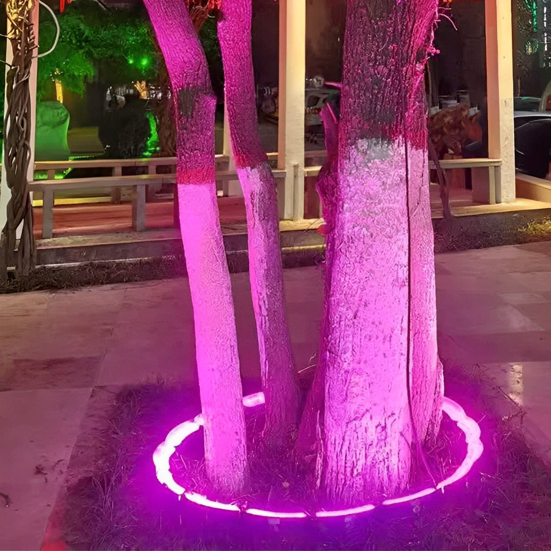 Projecteur LED RGB à piquer, parfait pour illuminer le jardin et créer une atmosphère unique en extérieur.