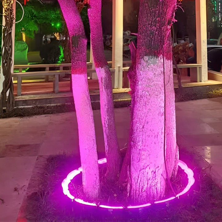 Projecteur LED RGB à piquer, parfait pour illuminer le jardin et créer une atmosphère unique en extérieur.
