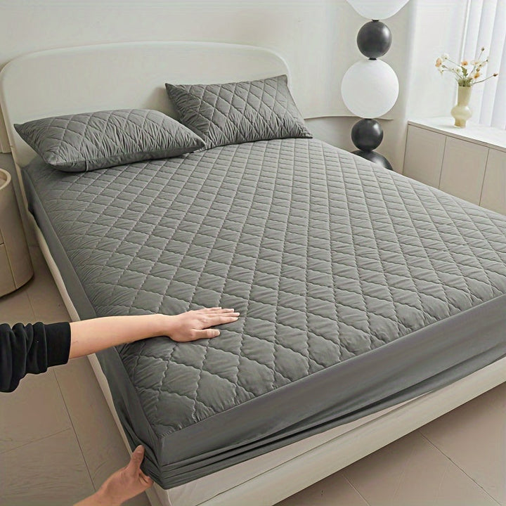 Protège-matelas imperméable toutes saisons, matelassé pour plus de confort et une hygiène irréprochable.