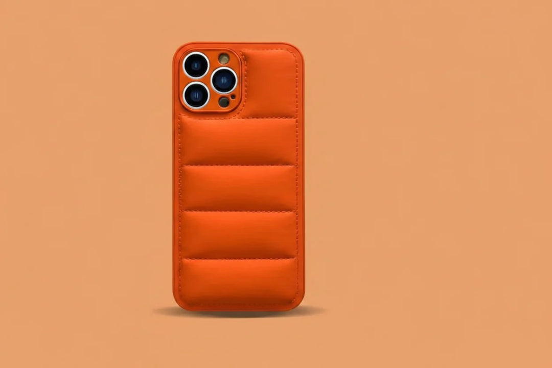 Coque téléphone iPhone type doudoune, protection rembourrée stylée et antichoc.