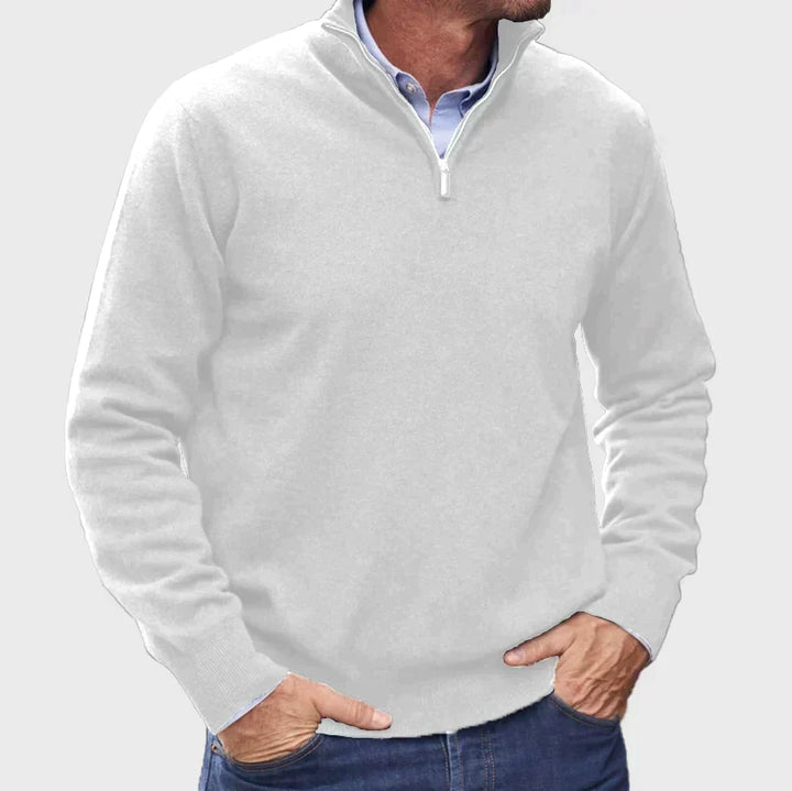 Pull homme gris, tendance style italien, chic et ultra confortable. Parfait pour l'hiver.
