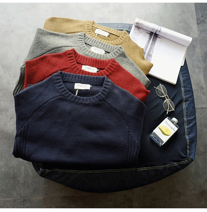 Pull homme doux et chaud en maille fine, style polyvalent pour un confort décontracté en mode masculine hivernale.