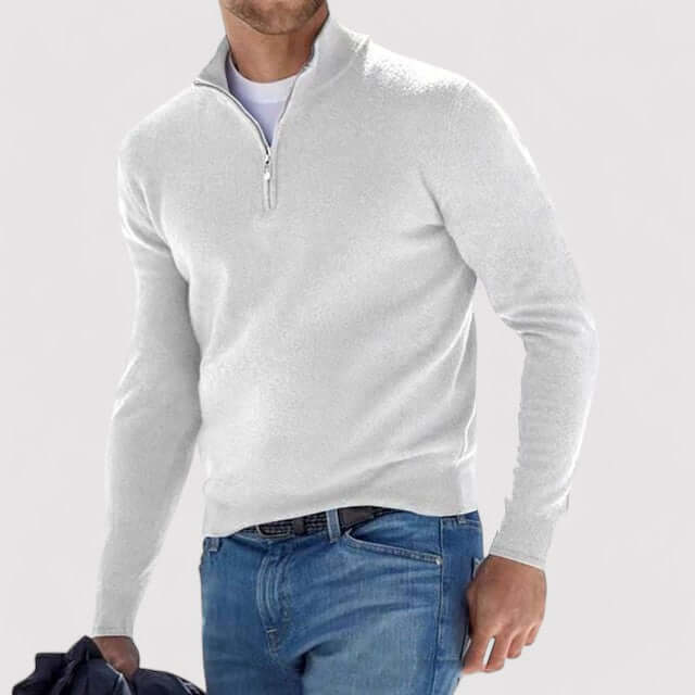 Pull demi-zip homme noir, élégant et décontracté, un essentiel confortable pour la mode homme en hiver.