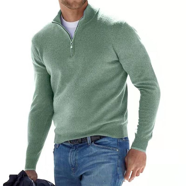 Pull élégant homme demi zippé, col montant ajustable, idéal pour les journées fraîches d'automne et d'hiver.