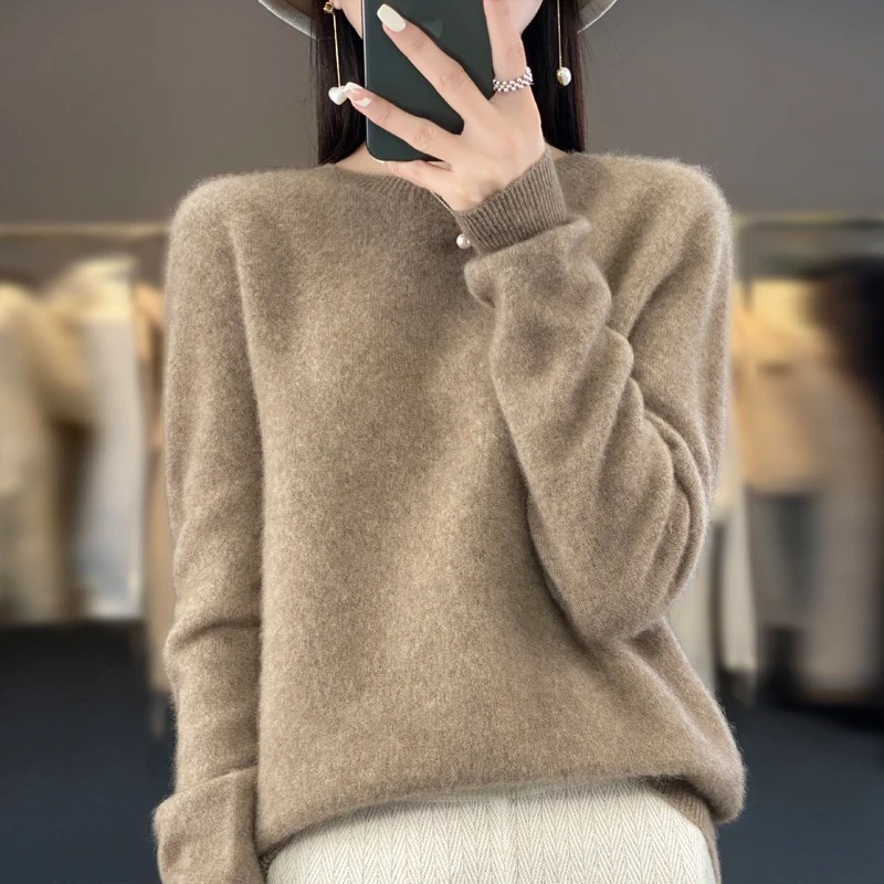 Pull doux femme gris, confortable et élégant pour un style casual chic. Idéal collection automne.