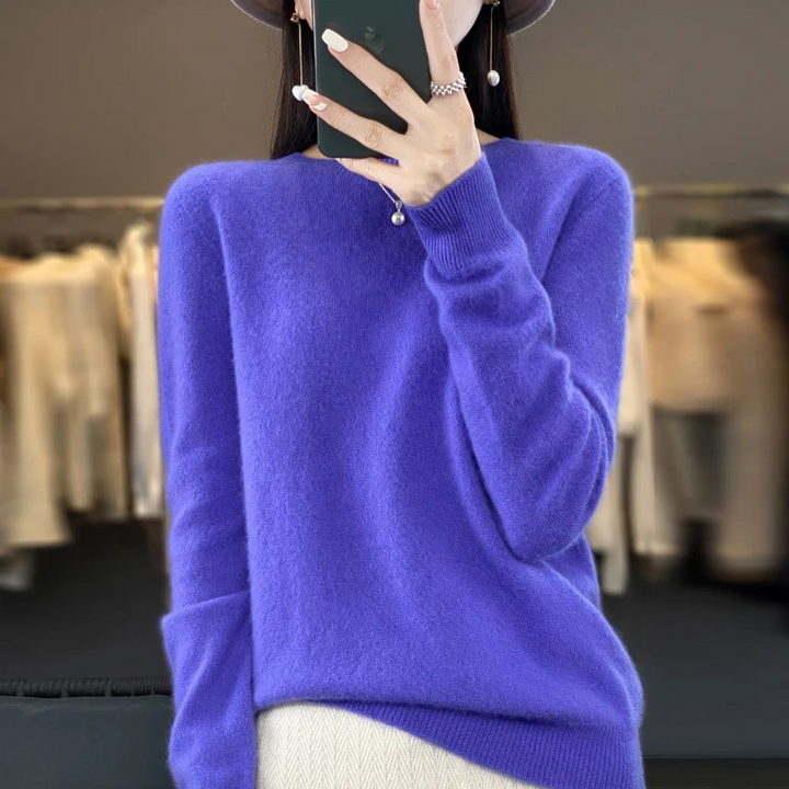 Chandail femme crème en tricot fin, manches longues, parfait pour la mode féminine et tendances automne.