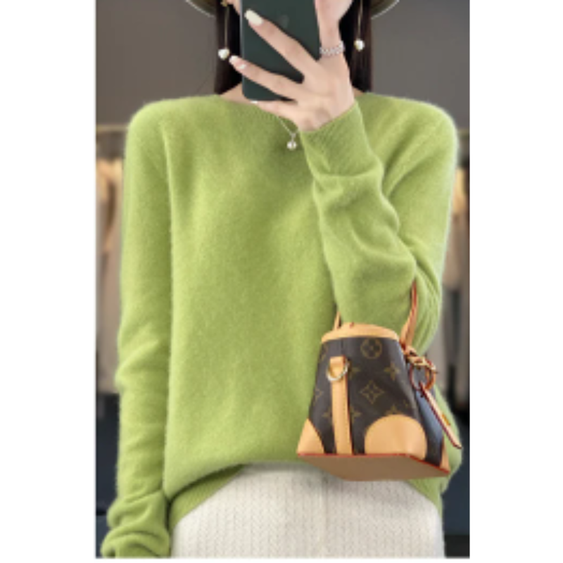 Pull femme beige en tricot ultra doux, confortable et tendance. Parfait pour la collection automne.