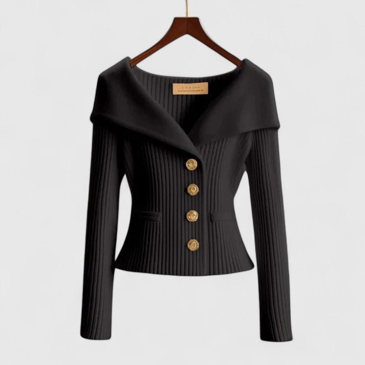 Pull chic femme épaules dénudées avec boutons dorés, idéal pour une mode féminine élégante.