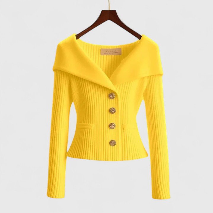 Pull femme doux et élégant, épaules dénudées, un essentiel de la mode féminine.