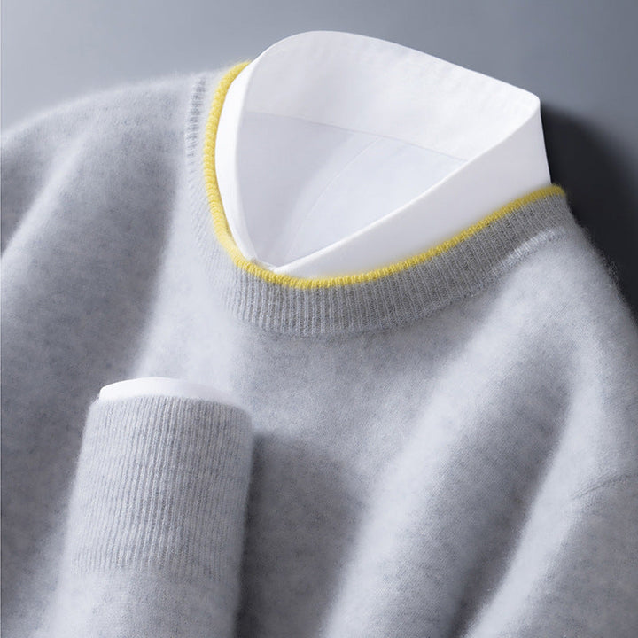 Pull gris col rond, homme, élégant et confortable, parfait pour un look décontracté chic d'automne.