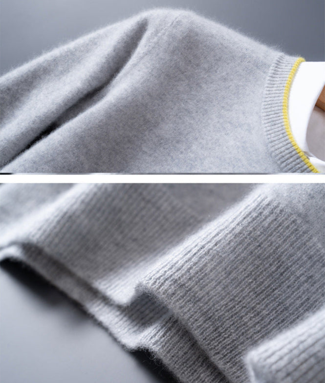 Pull bleu ciel, col rond homme, design épuré, idéal pour un confort élégant au quotidien.
