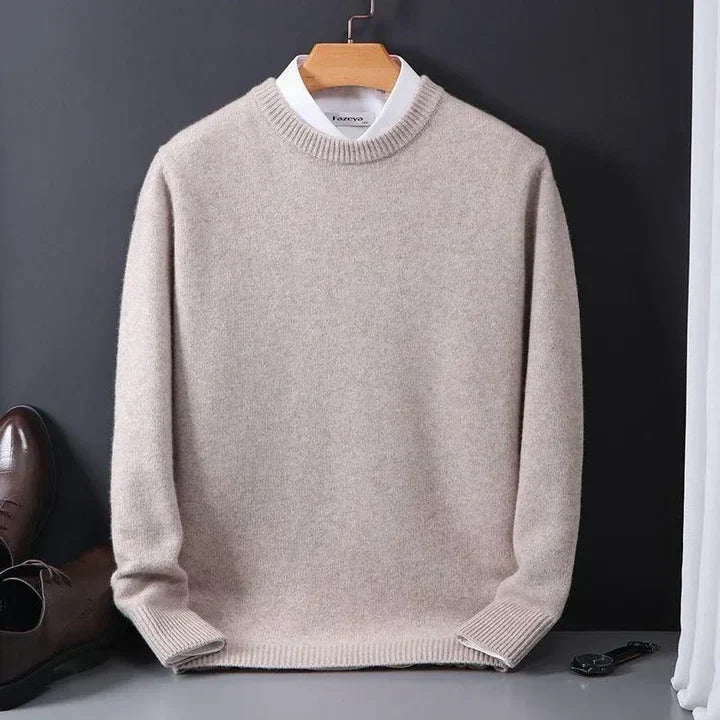 Pull homme raffiné, chaleur légère, intemporel et polyvalent. Vêtement d'hiver confortable, élégant pour mode masculine.
