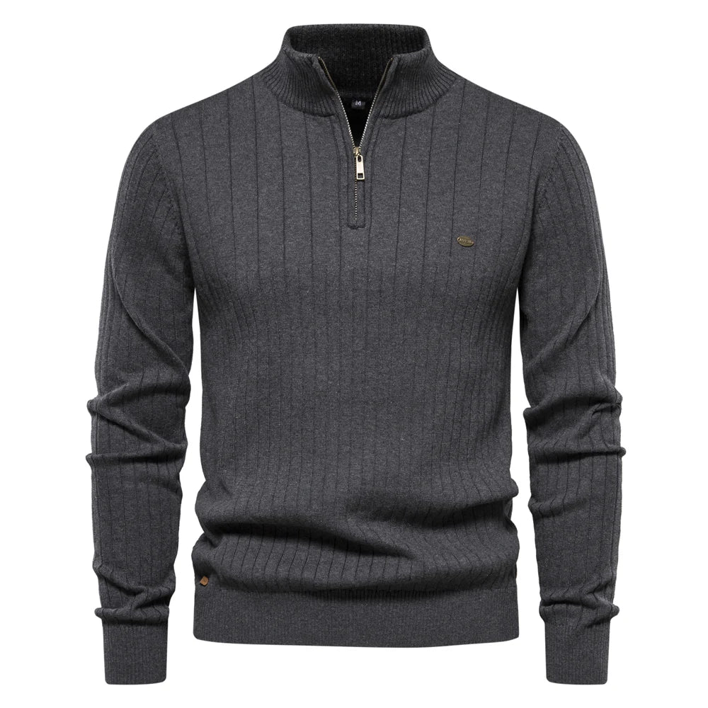 Vêtement homme casual : pull zippé col montant, idéal pour le confort et la chaleur en automne hiver.