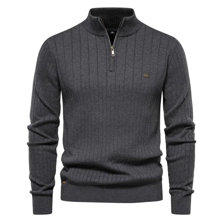 Vêtement homme casual : pull zippé col montant, idéal pour le confort et la chaleur en automne hiver.