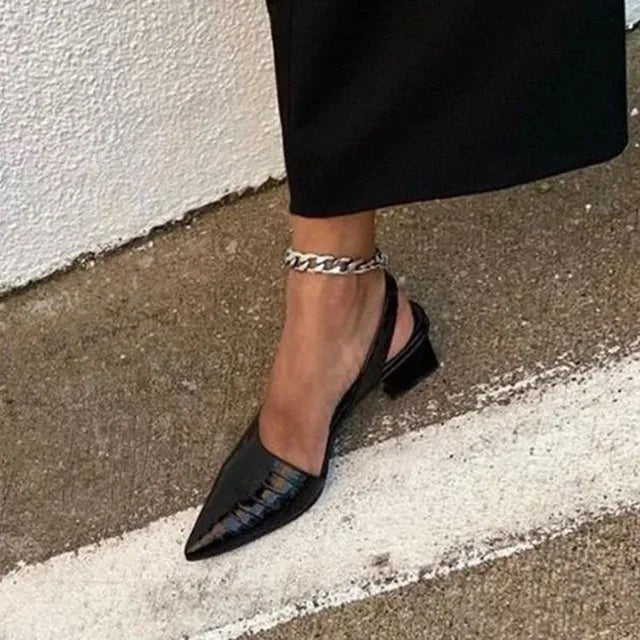 Design classique des escarpins femme Jacinta, talons élégants pour une allure chic et confortable en toute occasion.