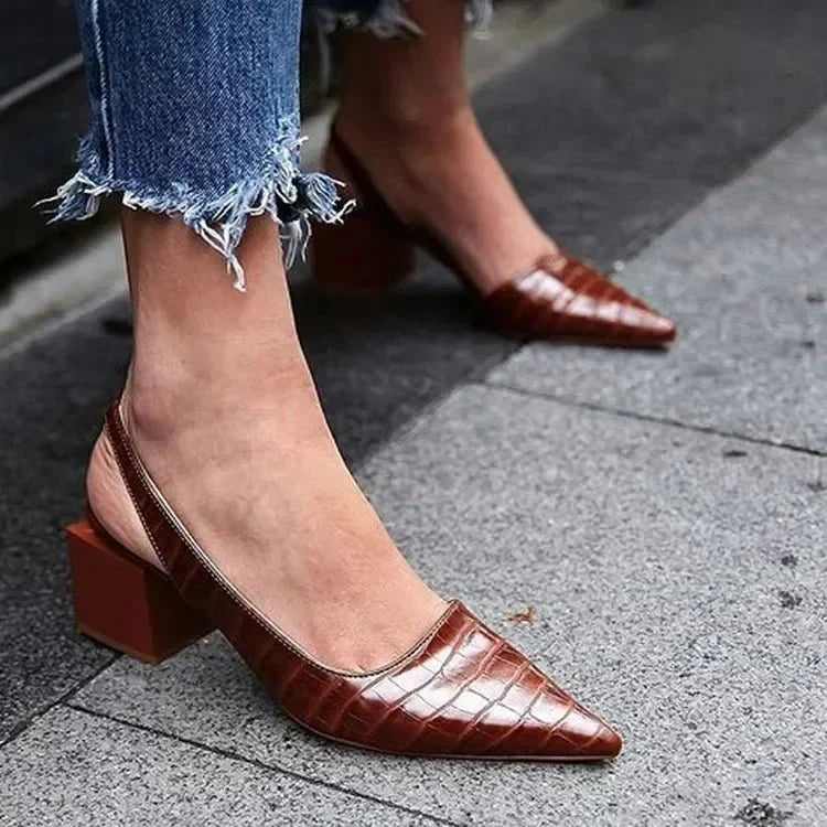 Chaussures à talons femme Jacinta, modèle escarpins habillés noirs, idéaux pour les événements ou le bureau.