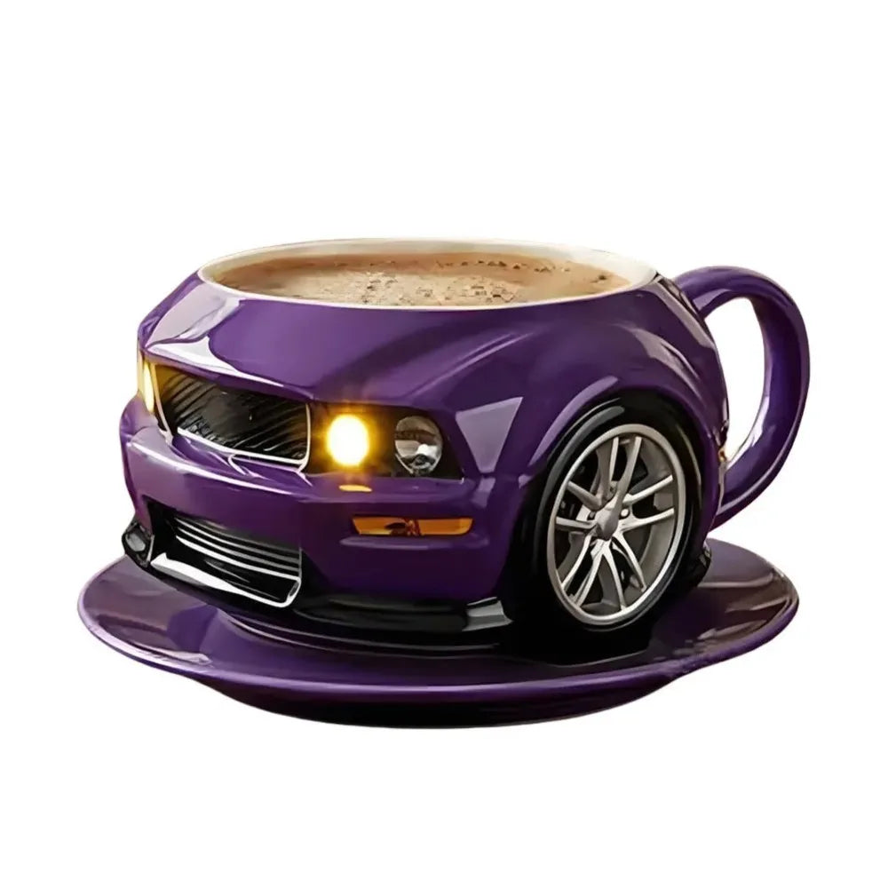 Mug à café fantaisie en forme de voiture 3D. Design automobile créatif. Parfait pour une boisson chaude à la maison.