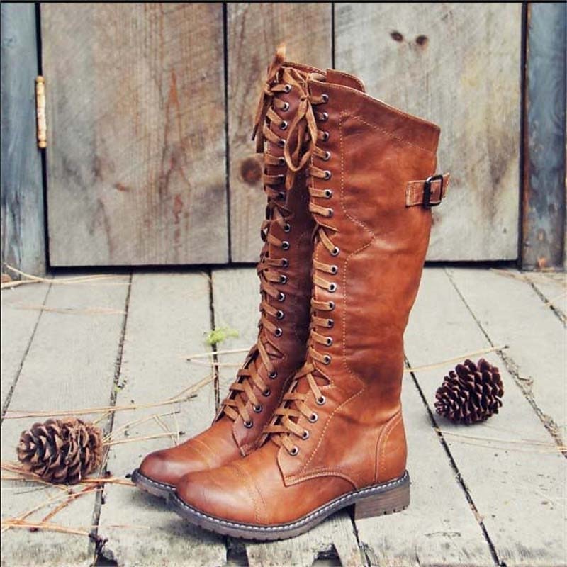 Bottes hautes lacées pour femme, élégantes et confortables. Idéales pour l'automne-hiver, style décontracté chic.