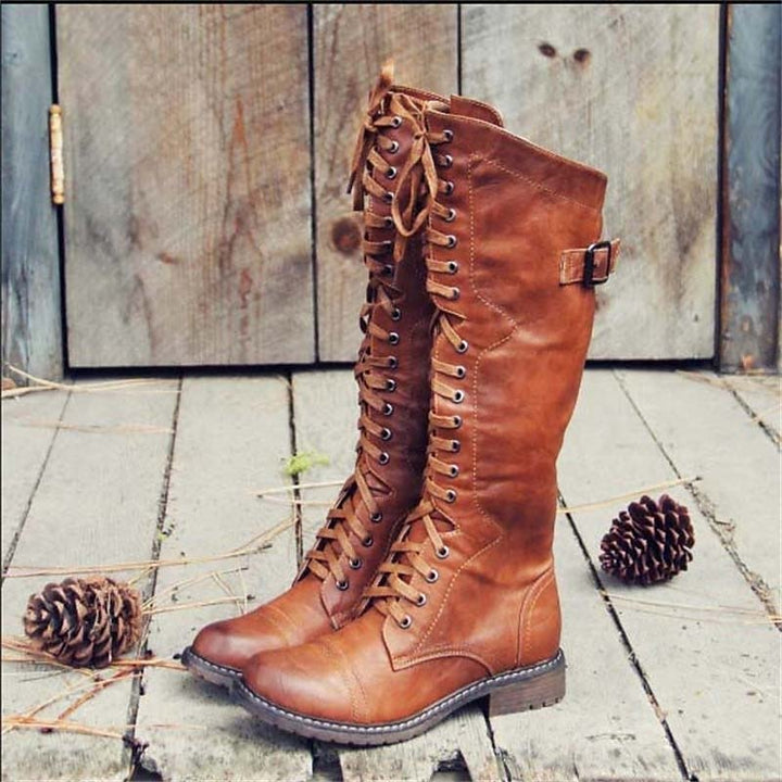 Bottes hautes lacées pour femme, élégantes et confortables. Idéales pour l'automne-hiver, style décontracté chic.