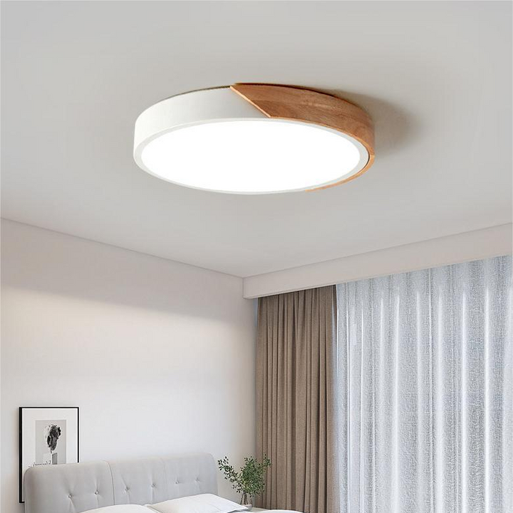 Luminaire d'intérieur Macaron. Éclairage LED nordique en bois clair pour bureau ou salon.