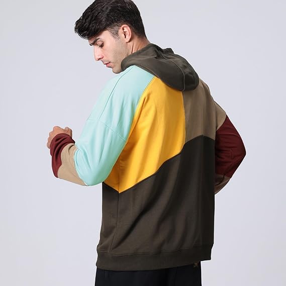 Pull homme à capuche, design contemporain, confort optimal pour un look tendance et décontracté.
