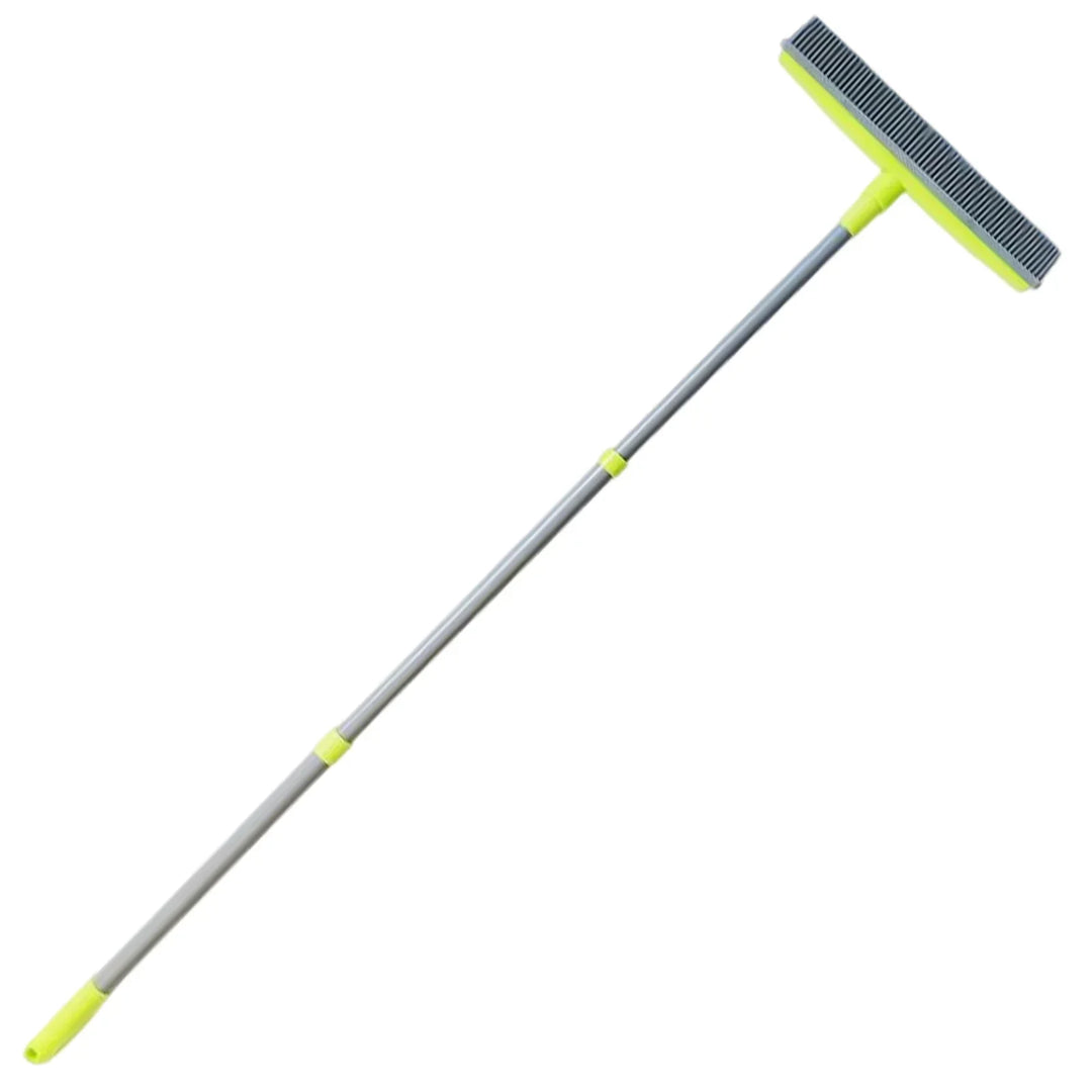 Raclette de nettoyage électrostatique polyvalente pour sols durs et tapis. Élimine poussière et poils d'animaux facilement.