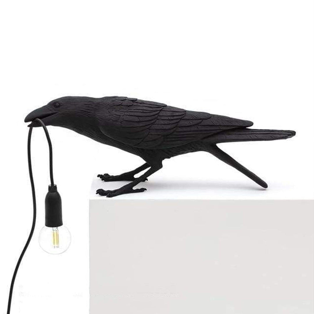 Lampe de table unique RavenAura, corbeau lumineux, cadeau original pour amateurs d'ambiances féeriques.