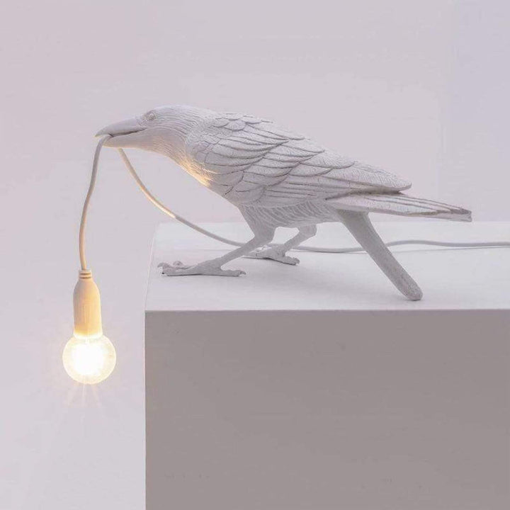 Lampe décorative RavenAura, corbeau détaillé, touche d'originalité pour votre intérieur moderne.