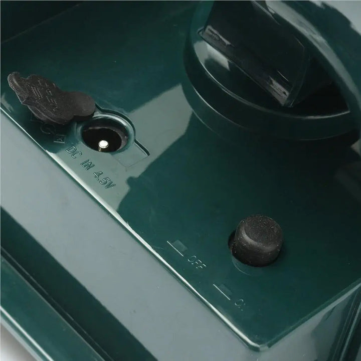Répulseur écologique sans produits chimiques: ultrasons et énergie solaire pour éloigner chauves-souris et nuisibles.