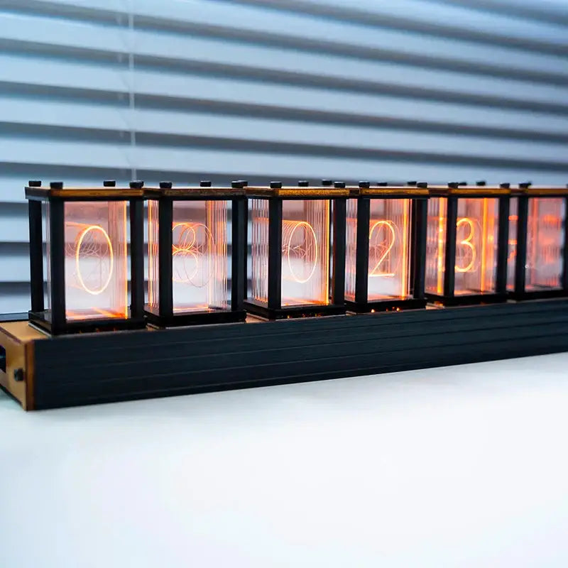Horloge Nixie rétro unique à 6 chiffres lumineux, idéale pour collectionneurs et amateurs de design vintage authentique.