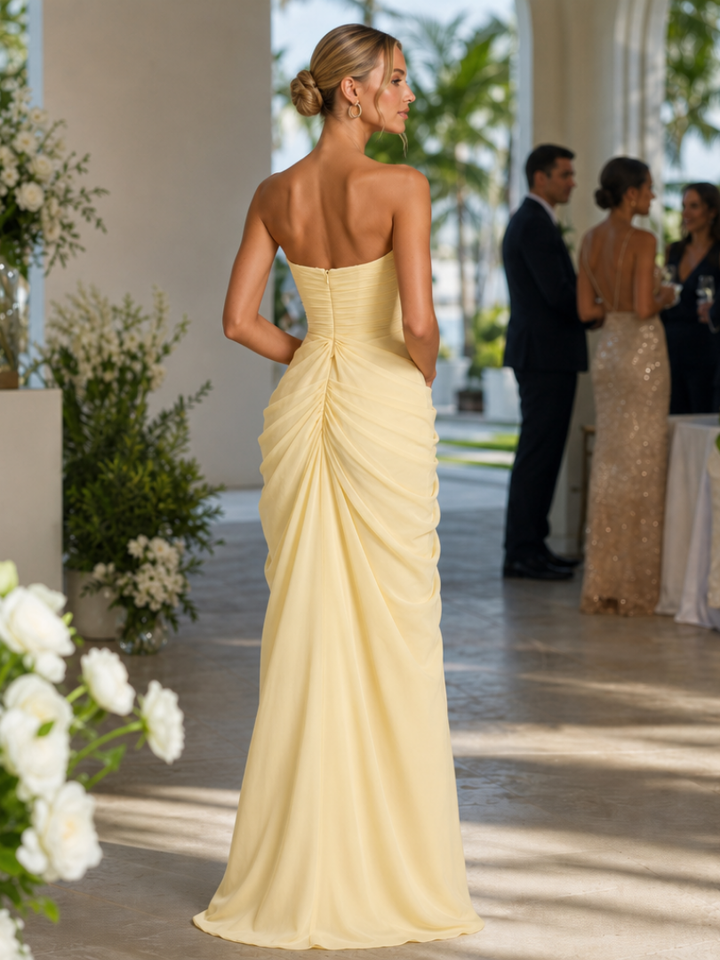 Robe femme bustier maxi coupe colonne, élégante et fluide pour soirée chic ou cérémonie.