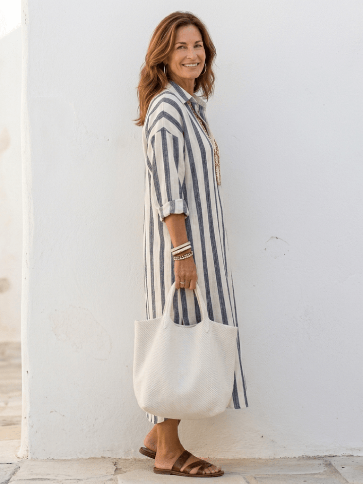 Magnifique robe rayée ample femme, style chemise midi, avec poches discrètes, idéale pour un look décontracté chic.