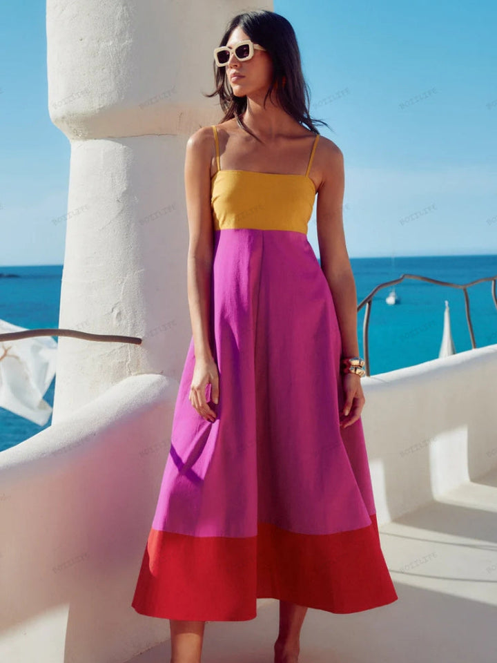 Robe color block chic pour femme à fines bretelles, parfaite pour l'élégance estivale et les vacances d'été.